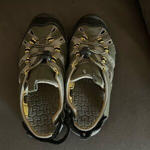Northside Size 3 sandals / water shoes